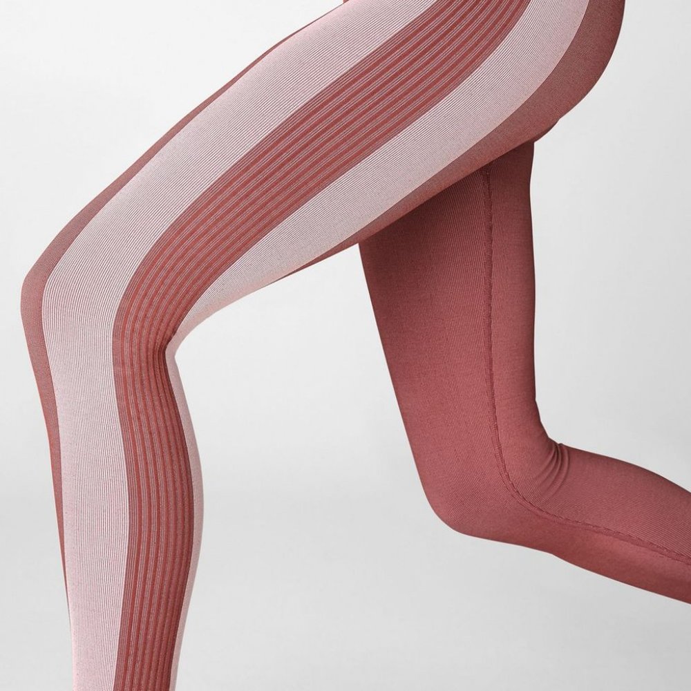 High-Waisted Seamless Rib Legging - Picture 3 of 3